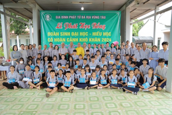 GĐPT BÀ RỊA VŨNG TÀU TỔ CHỨC LỄ PHÁT HỌC BỔNG CHO ĐOÀN SINH TRÚNG TUYỂN ĐẠI HỌC VÀ ĐOÀN SINH HIẾU HỌC CÓ HOÀN CẢNH KHÓ KHĂN.