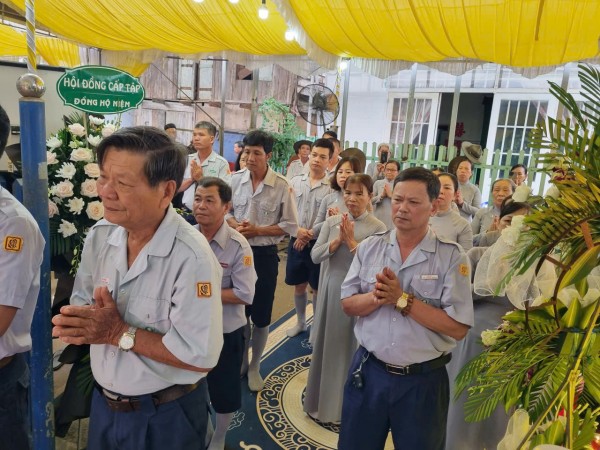 z7004306475165_5353604a3ddd185862242248286529bf