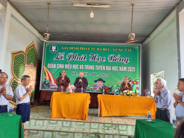 BHD.GĐPT BÀ RỊA VŨNG TÀU PHÁT HỌC BỔNG CHO ĐOÀN SINH CHUYÊN CẦN, HIẾU HỌC.