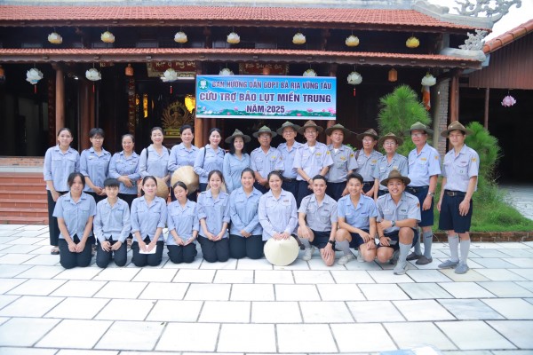 BHD. GĐPTBRVT cứu trợ đồng bào bão lụt miền Trung tại chùa  Thanh Lam , 76 Ngô Thế Vinh  phường Thuỷ Phương, thị xã Hương Thủy, Thừa Thiên – Huế.