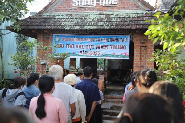 BHD.BRVT cứu trợ đồng bào vùng lũ lụt tại huyện Thăng Bình, Quảng Nam