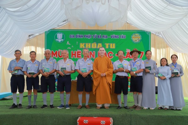 ĐỀ TÀI “TUỔI TRẺ VÀ ÁNH SÁNG PHẬT PHÁP” – ĐẠI ĐỨC THÍCH KHẢI THÀNH