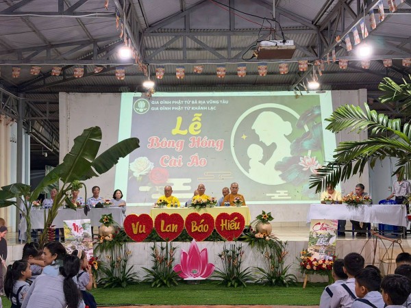 LỄ BÔNG HỒNG CÀI ÁO GIA ĐÌNH PHẬT TỬ KHÁNH LẠC PL 2570-DL 2026